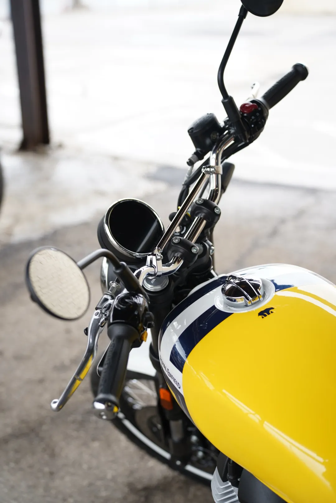 DSC02378 2027 Royal Enfield Bear 650 - Wild Honey