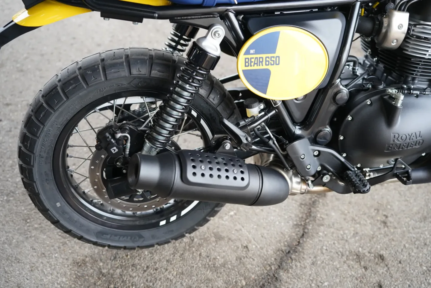 DSC02389 2027 Royal Enfield Bear 650 - Wild Honey