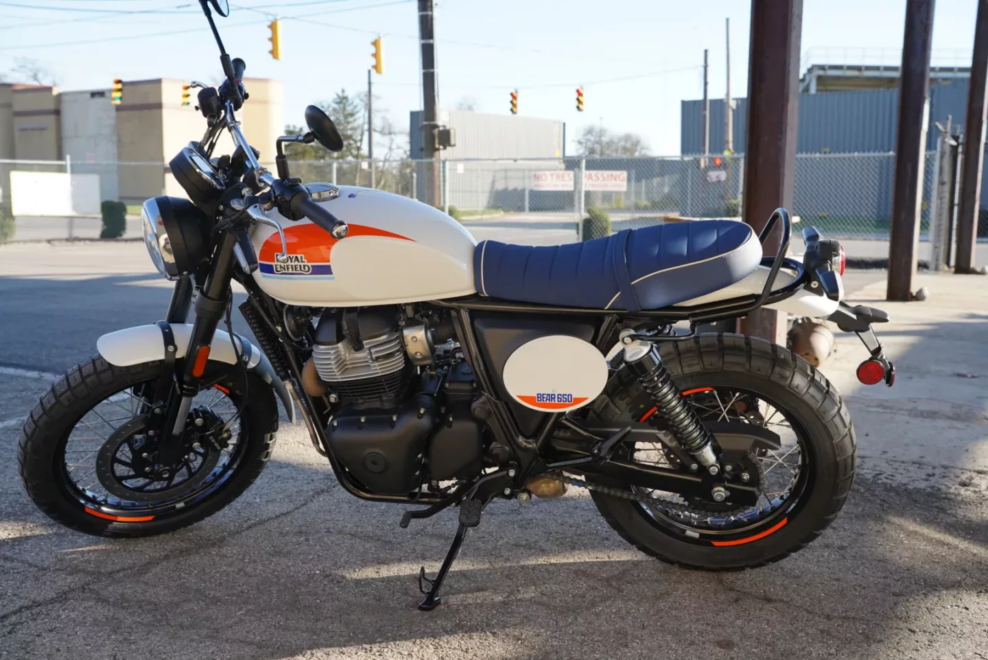 2026 Royal Enfield Bear 650 - Boardwalk White
