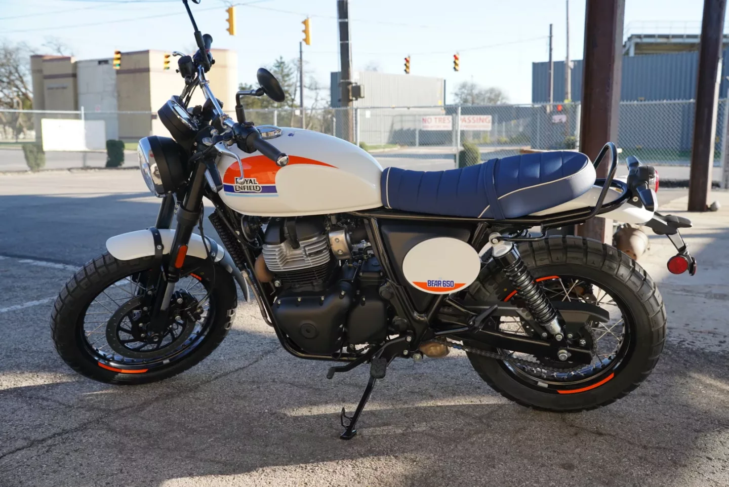 2026 Royal Enfield Bear 650 - Boardwalk White