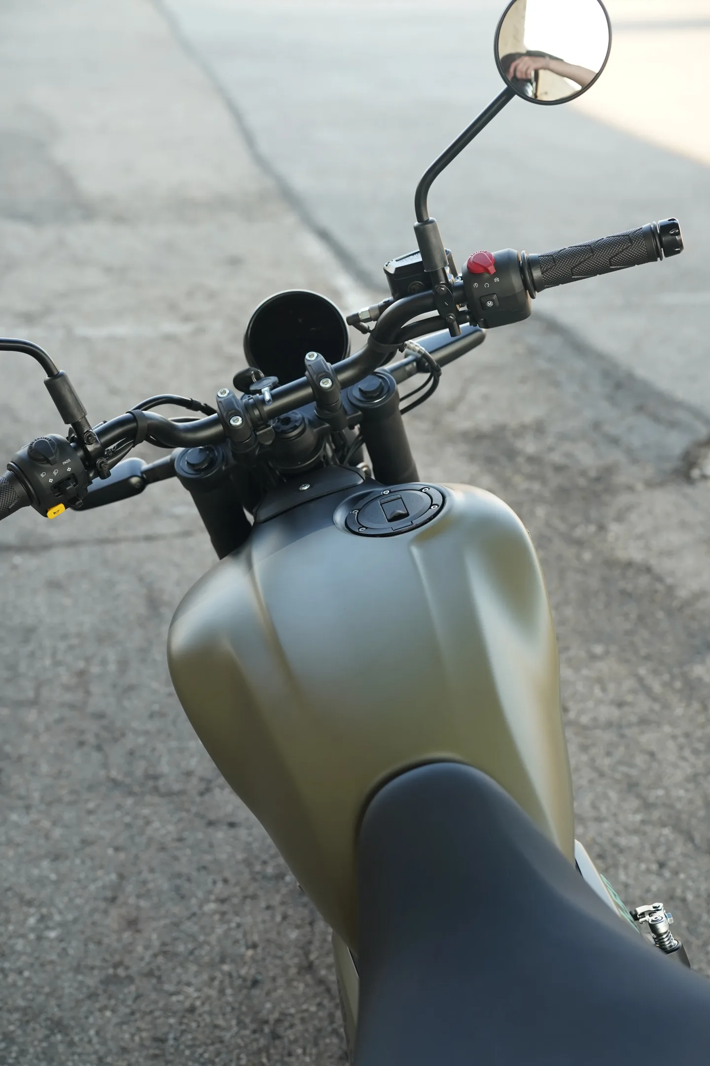 2027 Royal Enfield Guerrilla 450 - Shadow Ash Green
