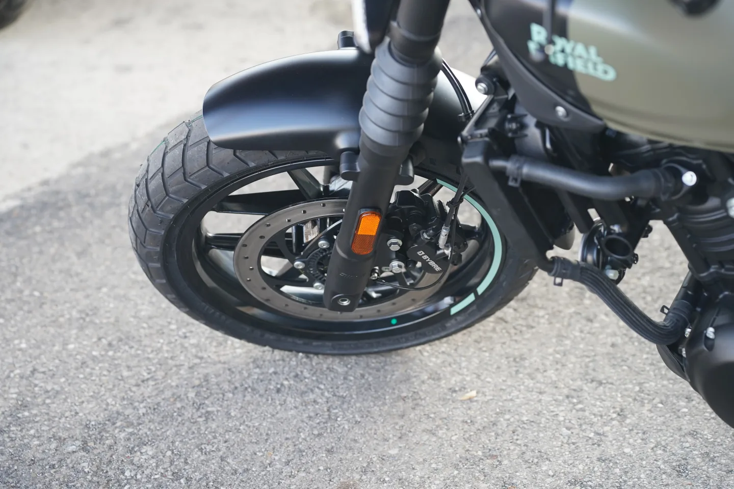 2027 Royal Enfield Guerrilla 450 - Shadow Ash Green