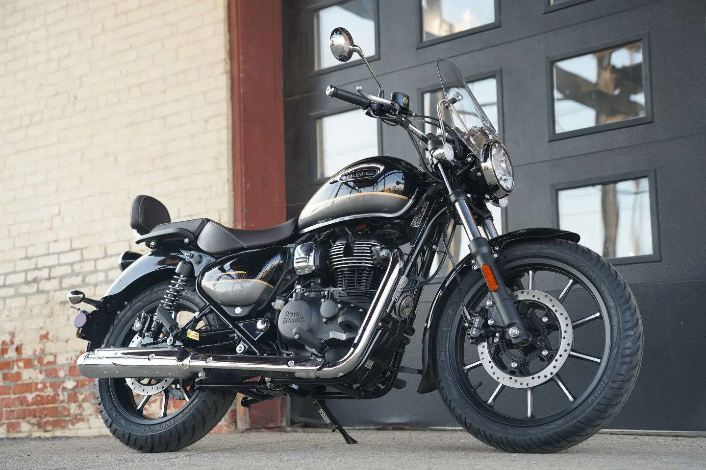 2027 Royal Enfield Meteor 350 - Supernova Black