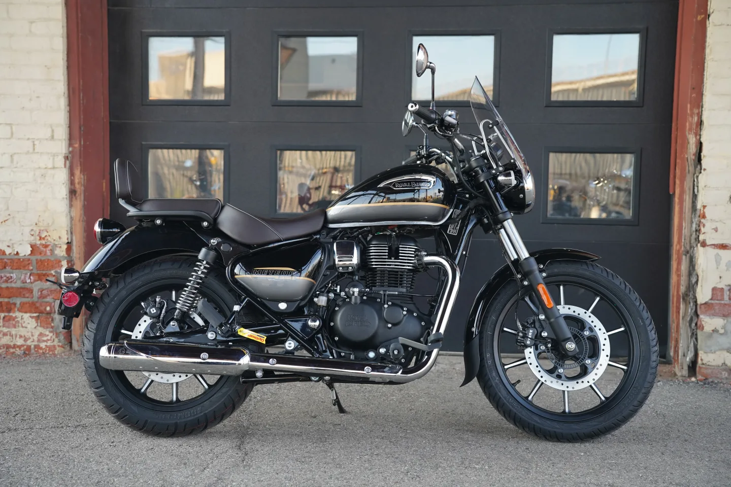 2027 Royal Enfield Meteor 350 - Supernova Black