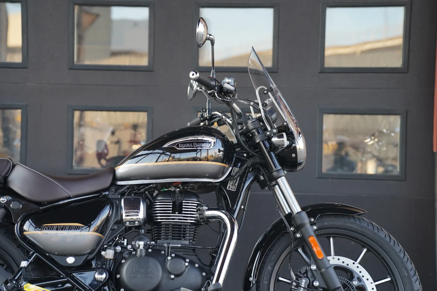 2027 Royal Enfield Meteor 350 - Supernova Black