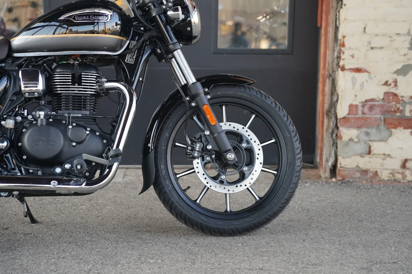 2027 Royal Enfield Meteor 350 - Supernova Black