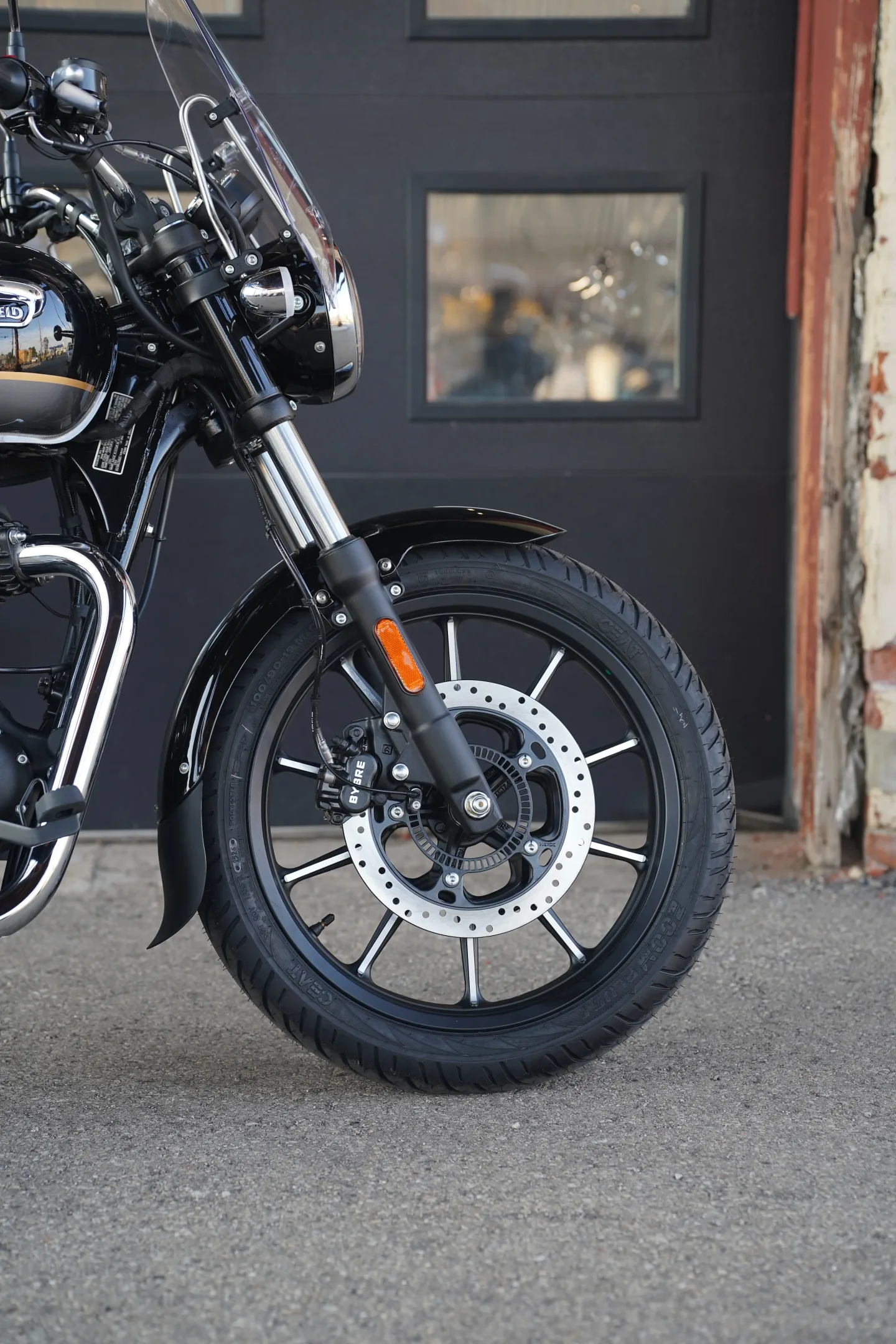 2027 Royal Enfield Meteor 350 - Supernova Black