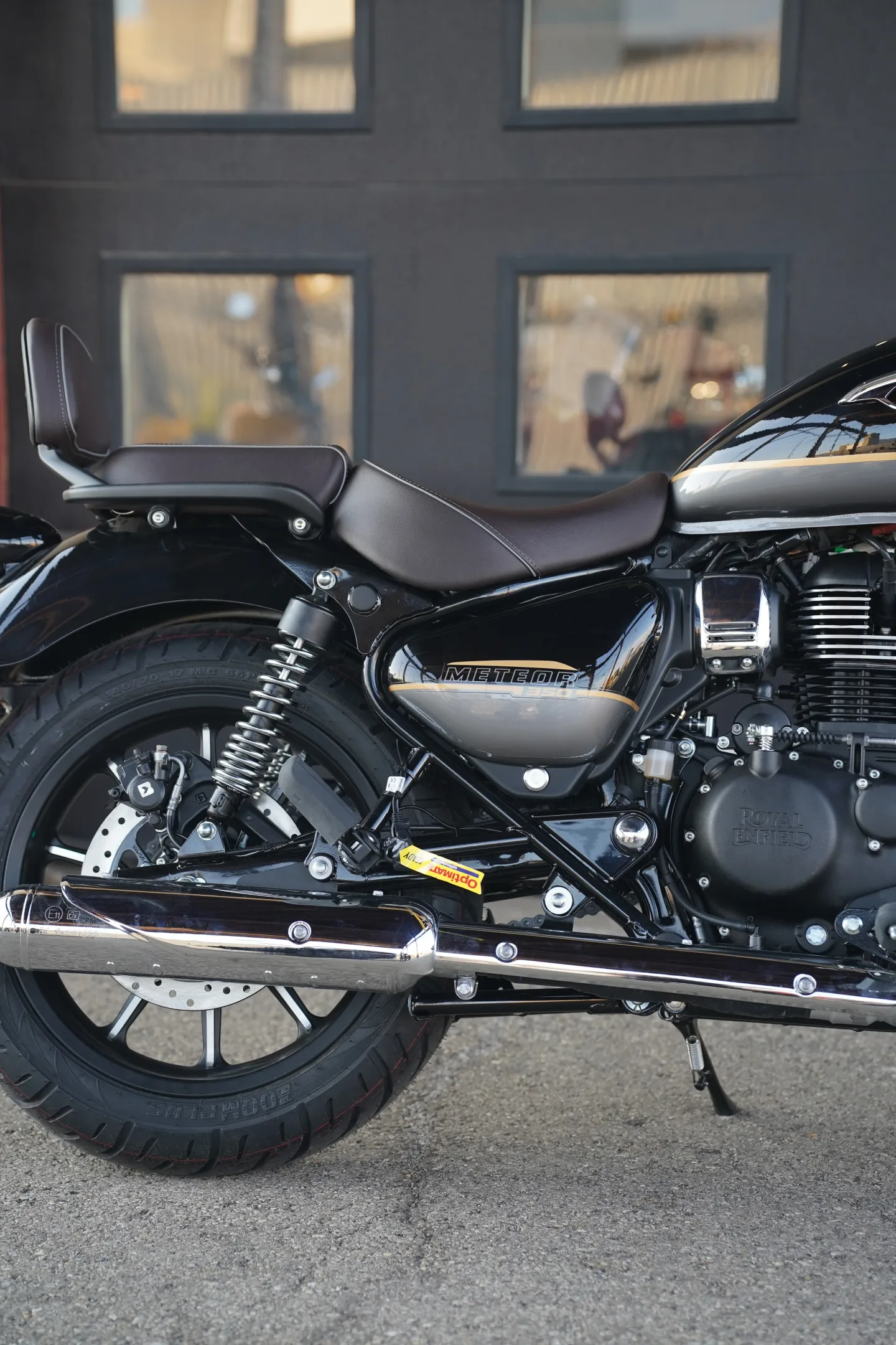 2027 Royal Enfield Meteor 350 - Supernova Black