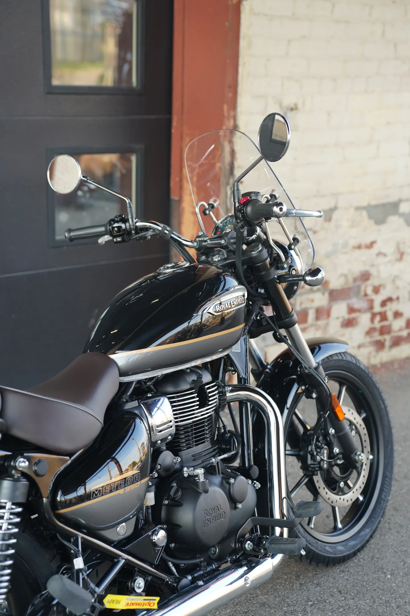 2027 Royal Enfield Meteor 350 - Supernova Black