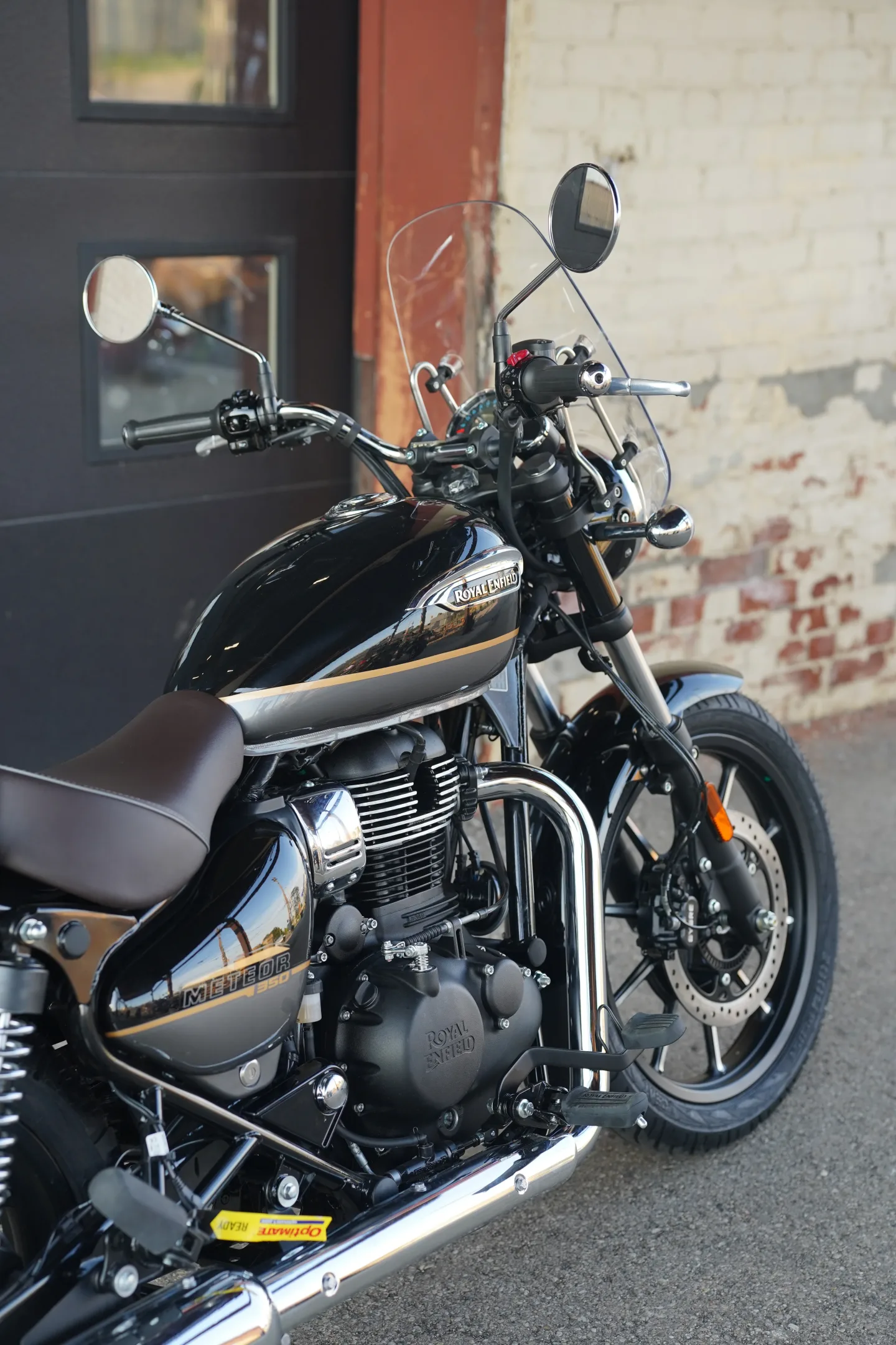 2027 Royal Enfield Meteor 350 - Supernova Black