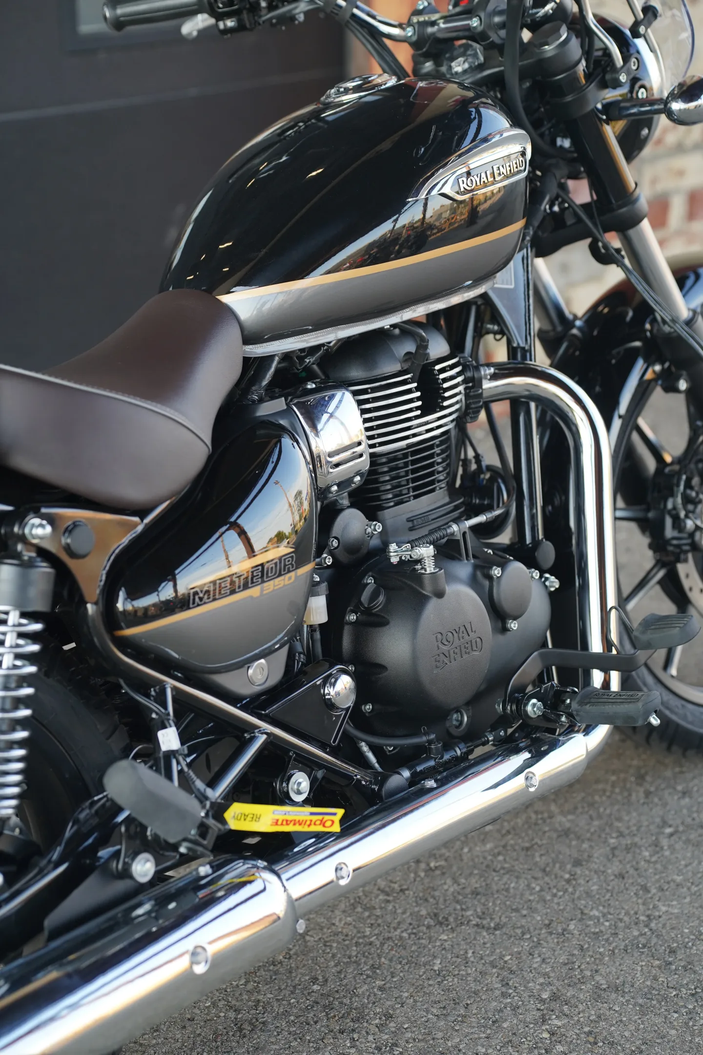 2027 Royal Enfield Meteor 350 - Supernova Black