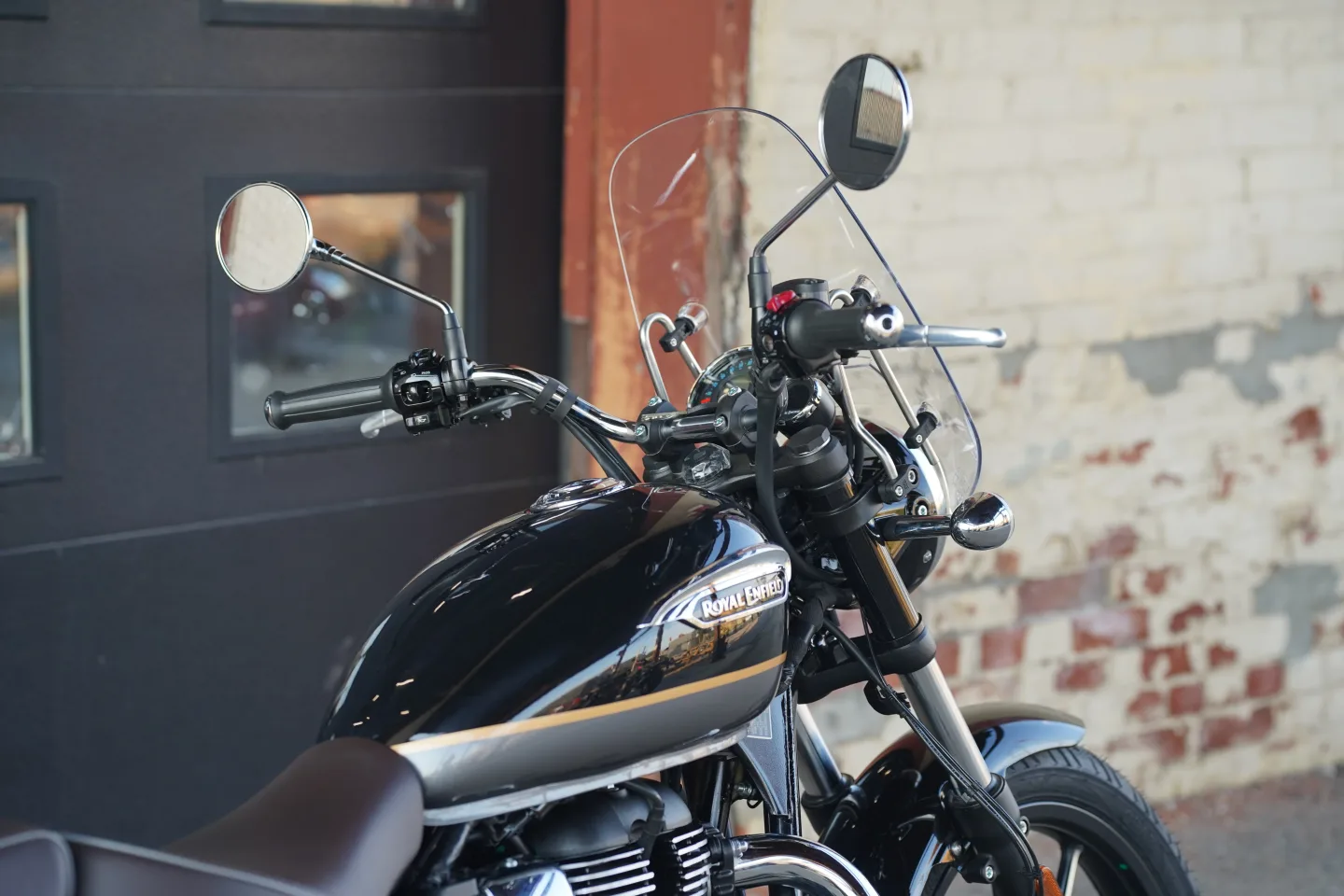 2027 Royal Enfield Meteor 350 - Supernova Black