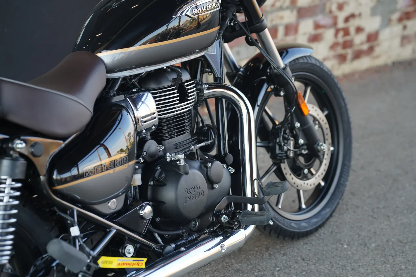 2027 Royal Enfield Meteor 350 - Supernova Black