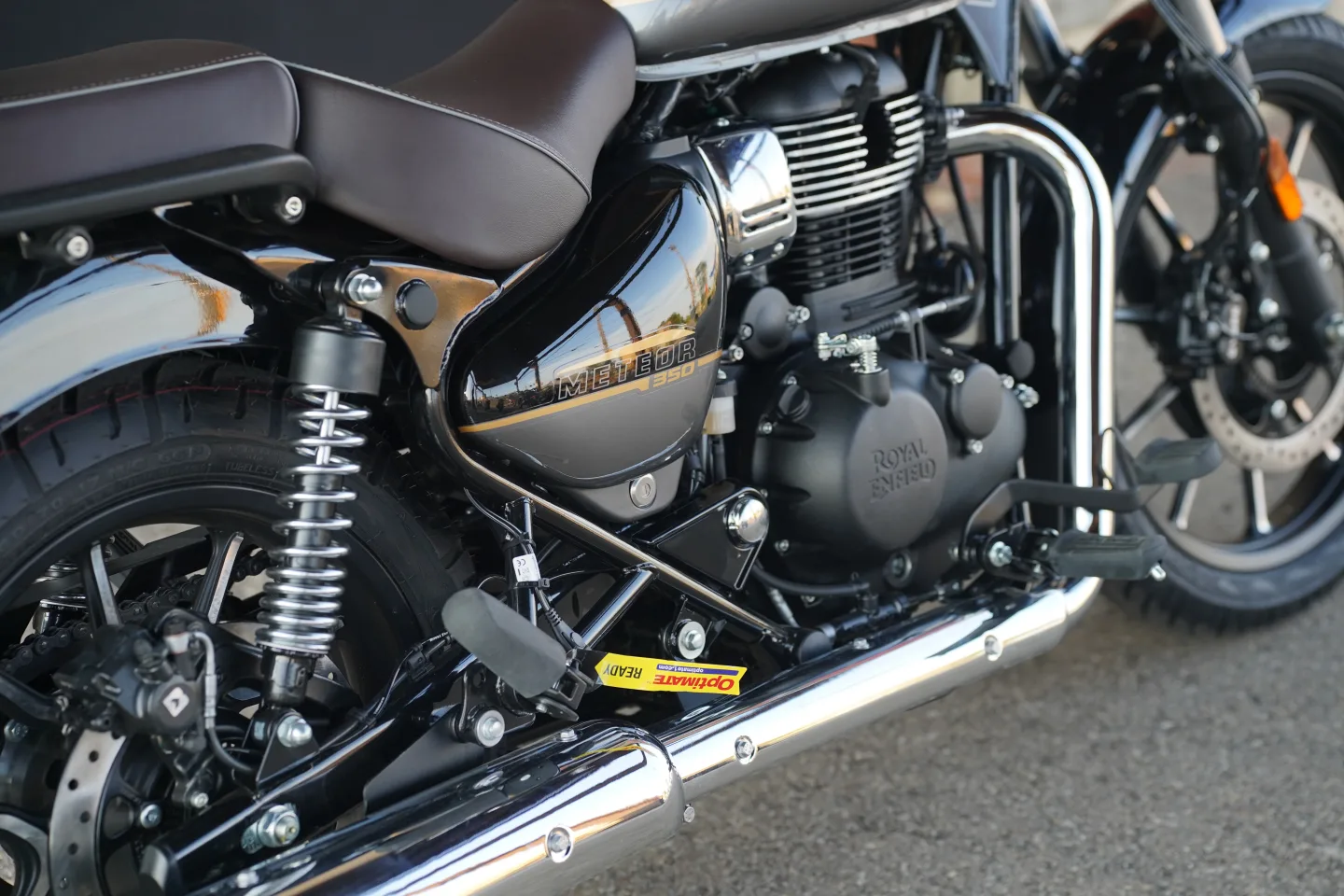 2027 Royal Enfield Meteor 350 - Supernova Black