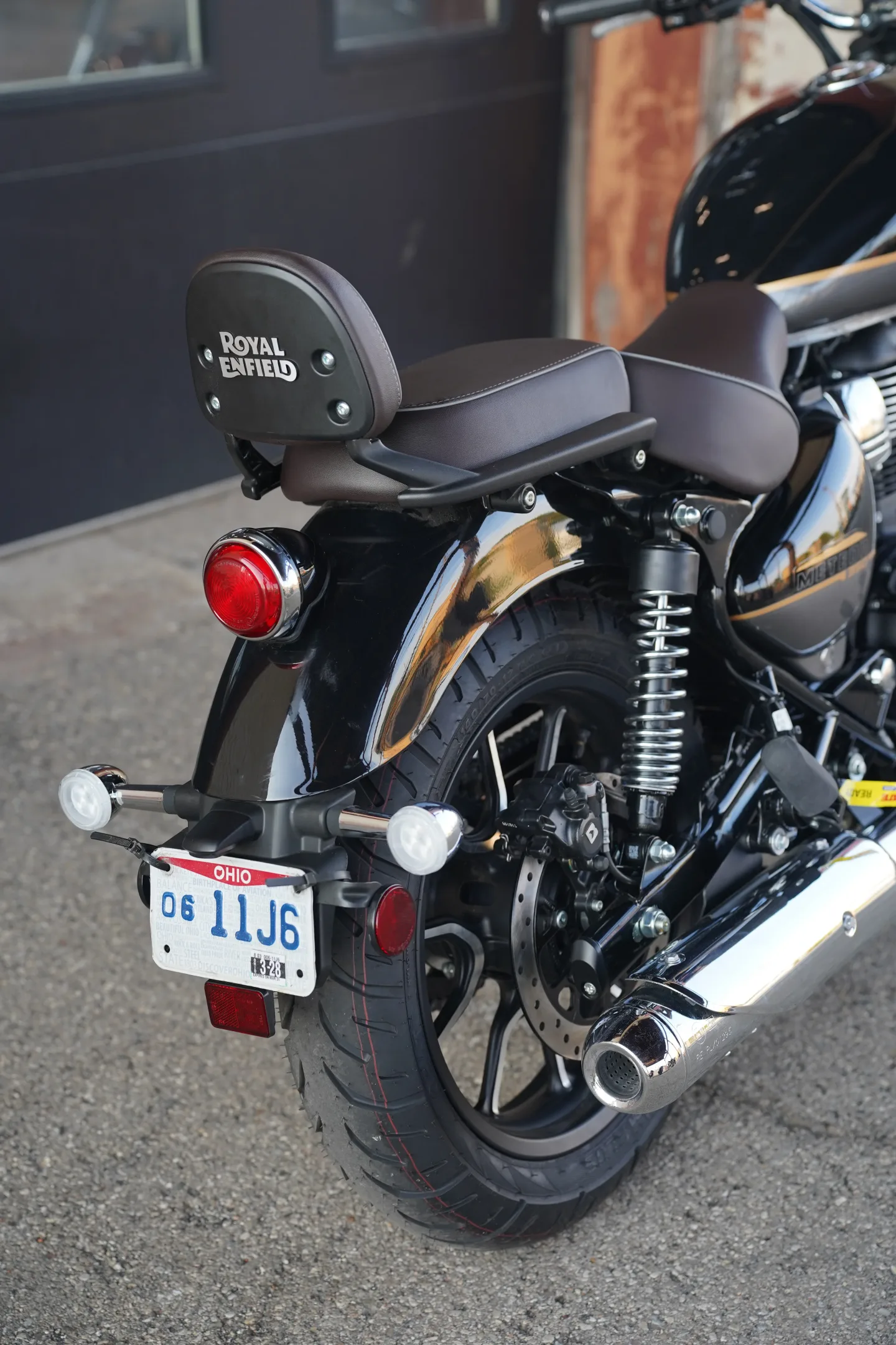 2027 Royal Enfield Meteor 350 - Supernova Black