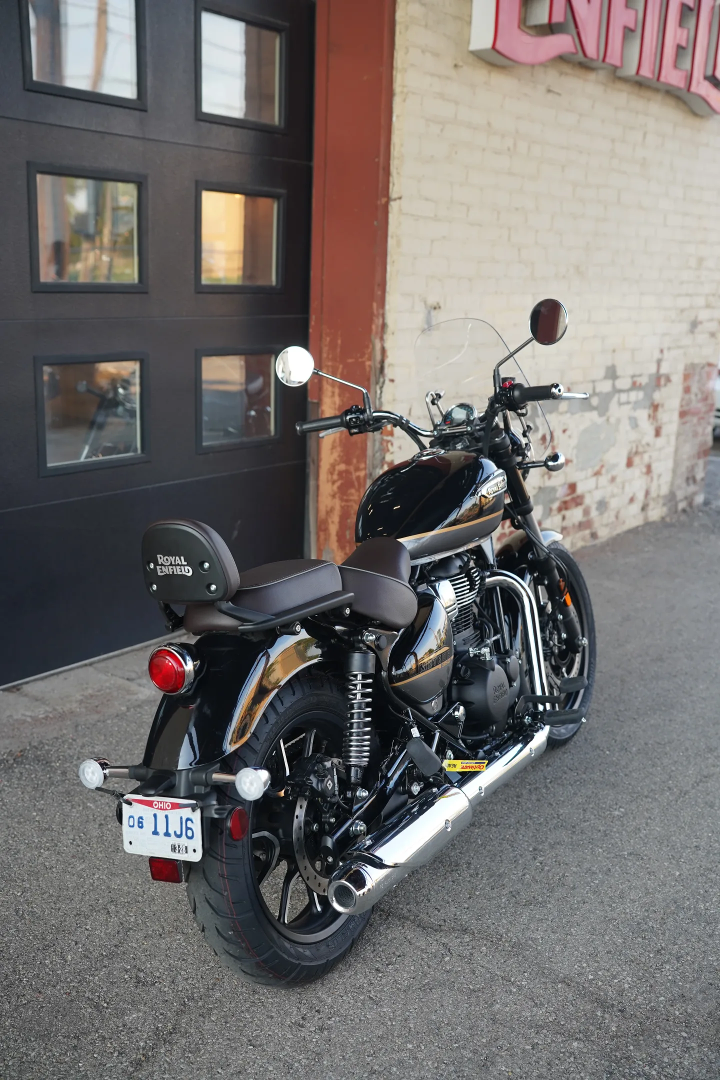 2027 Royal Enfield Meteor 350 - Supernova Black