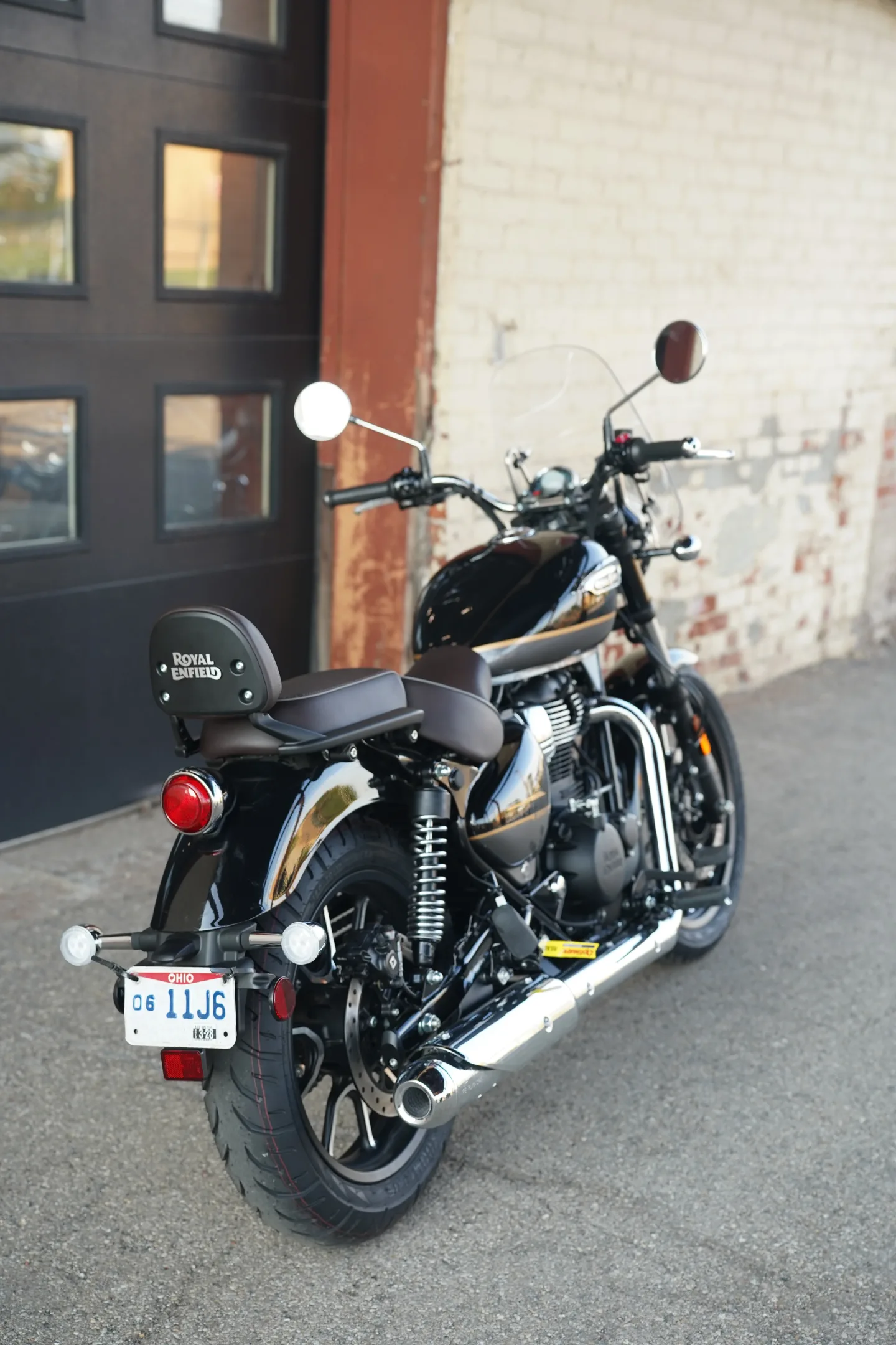 2027 Royal Enfield Meteor 350 - Supernova Black
