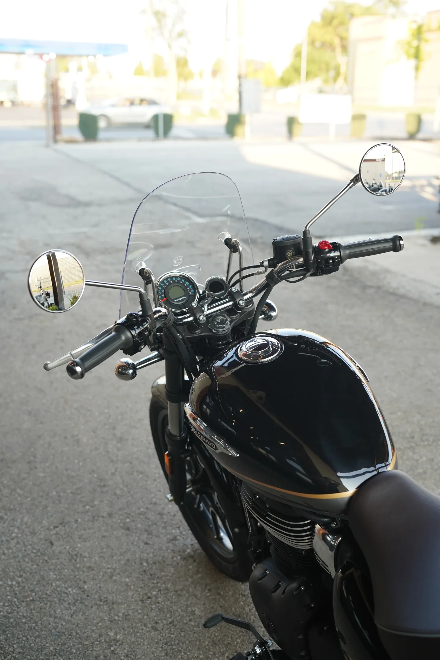 2027 Royal Enfield Meteor 350 - Supernova Black