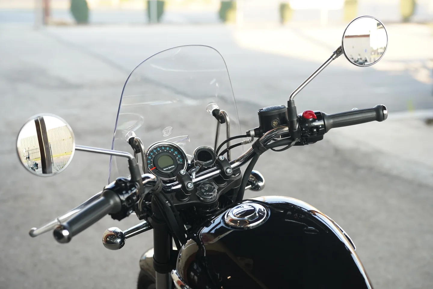 2027 Royal Enfield Meteor 350 - Supernova Black