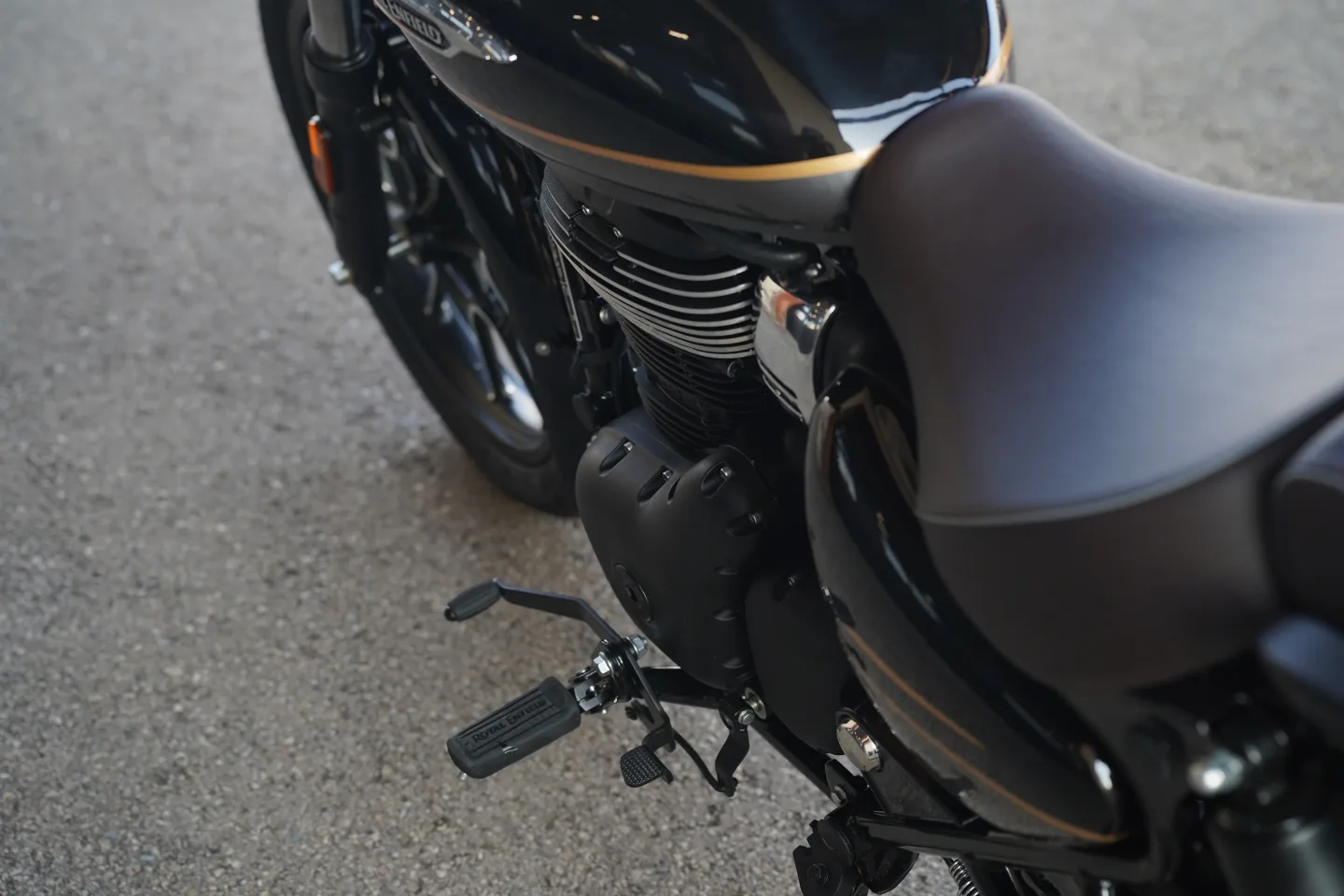 2027 Royal Enfield Meteor 350 - Supernova Black