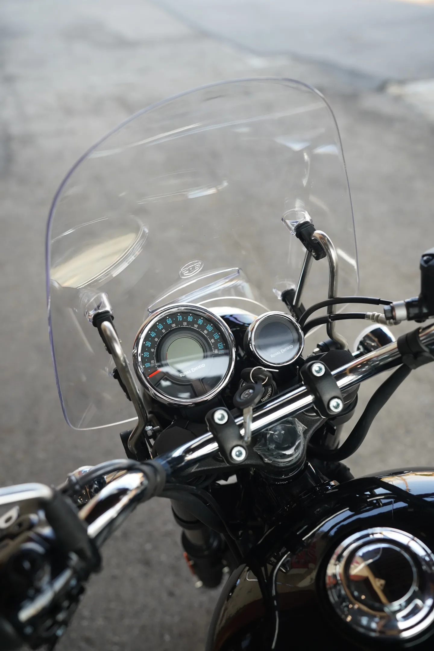 2027 Royal Enfield Meteor 350 - Supernova Black