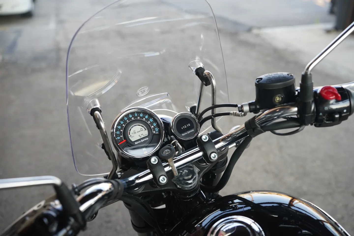 2027 Royal Enfield Meteor 350 - Supernova Black