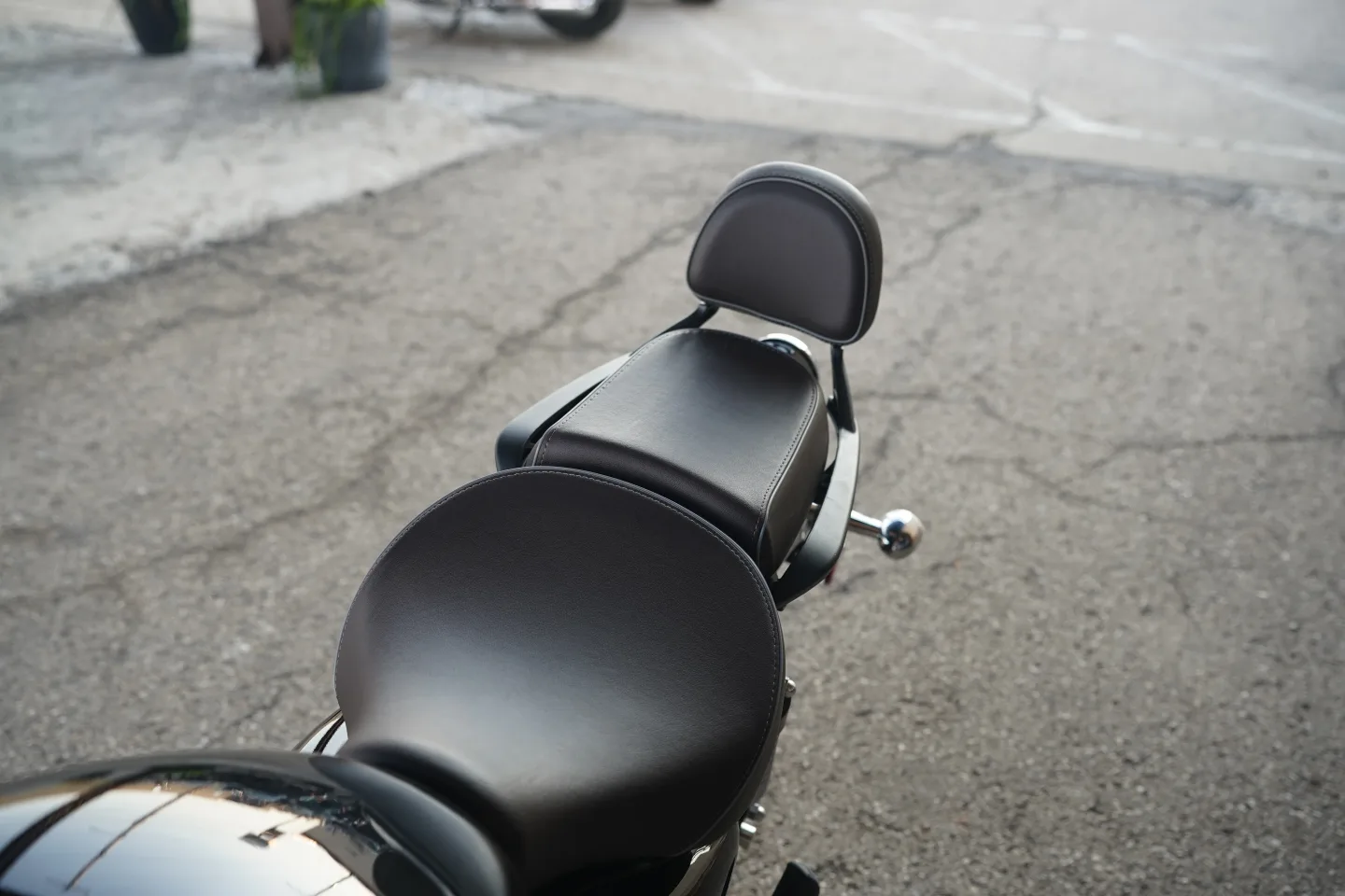 2027 Royal Enfield Meteor 350 - Supernova Black