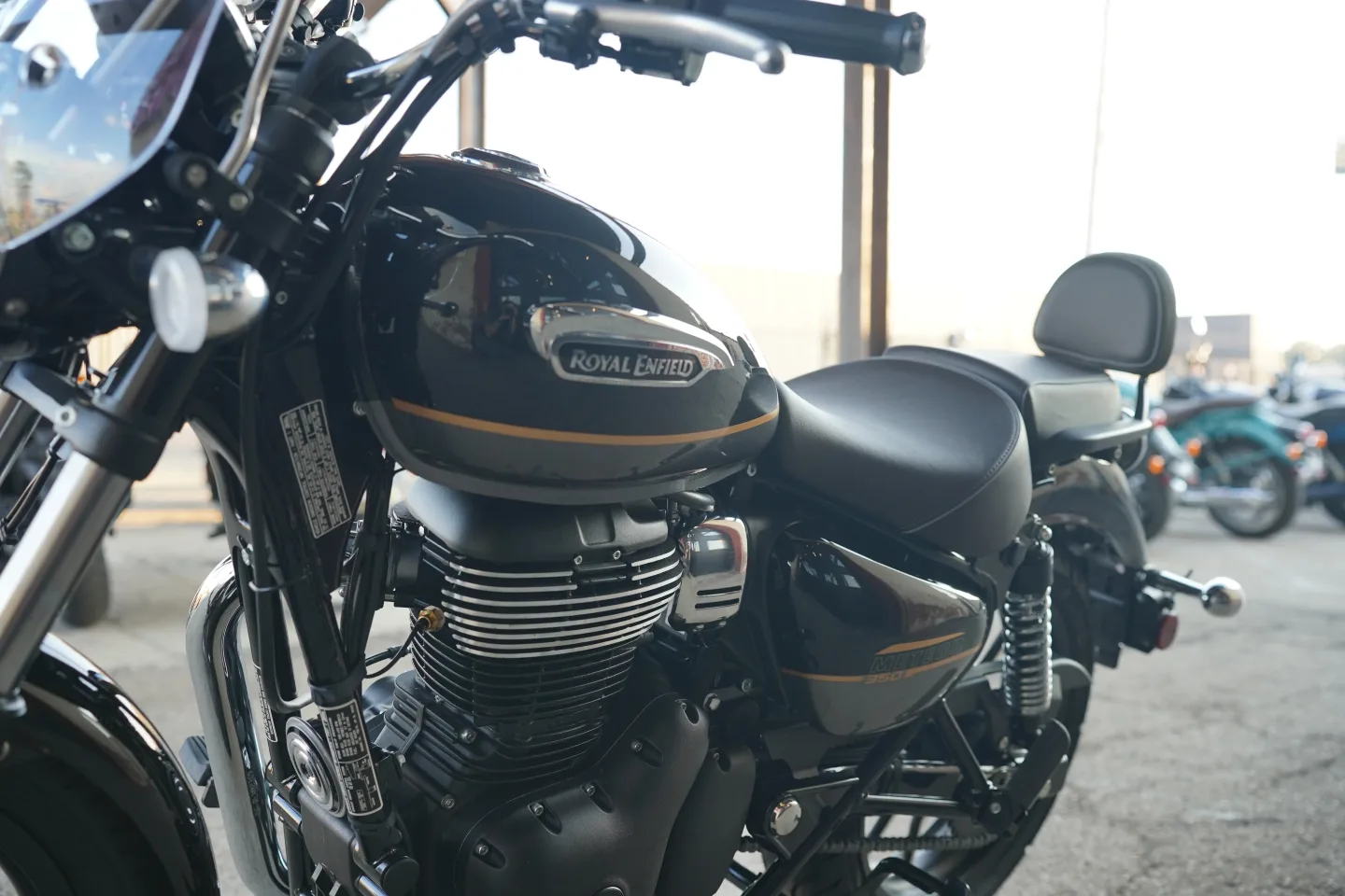2027 Royal Enfield Meteor 350 - Supernova Black