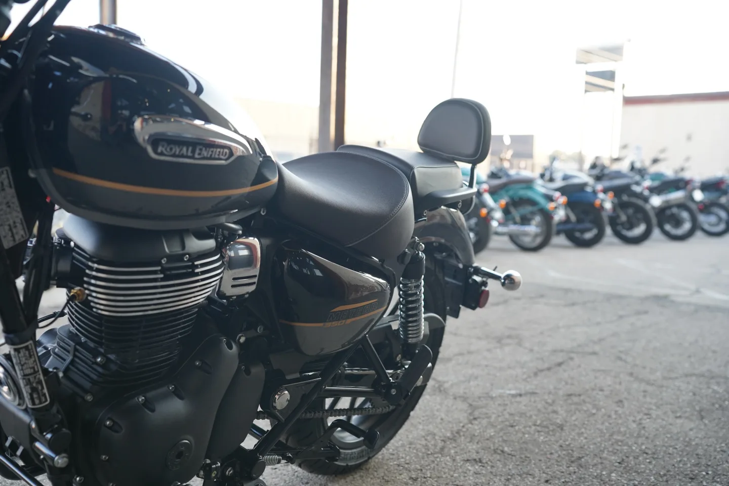 2027 Royal Enfield Meteor 350 - Supernova Black