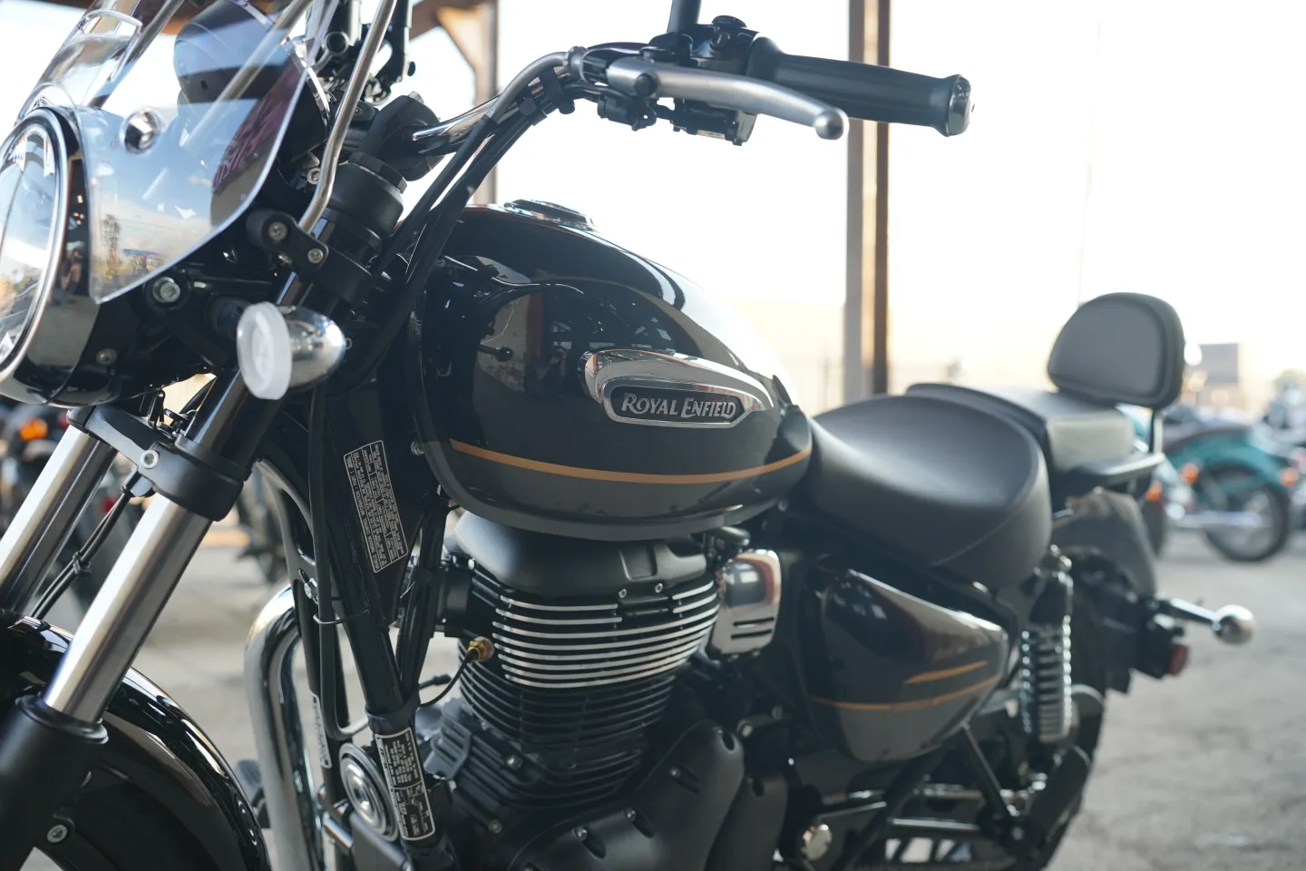 2027 Royal Enfield Meteor 350 - Supernova Black