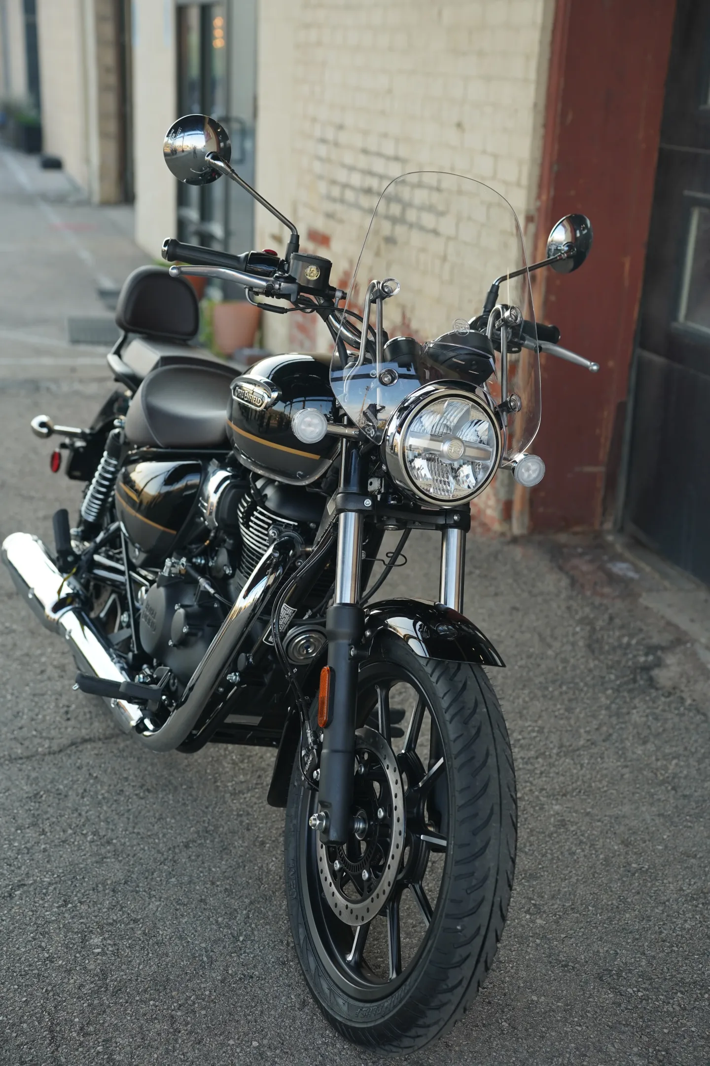 2027 Royal Enfield Meteor 350 - Supernova Black