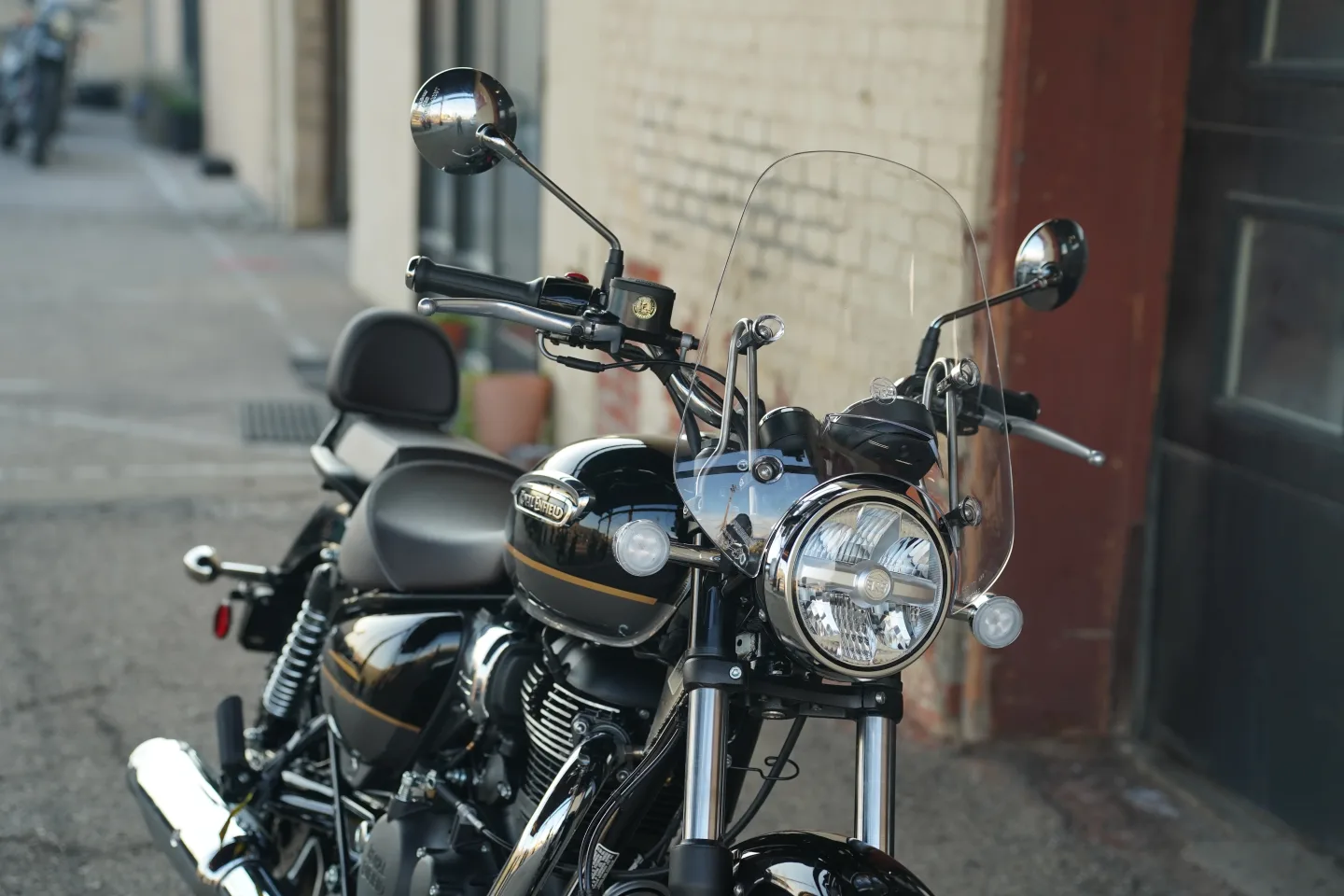 2027 Royal Enfield Meteor 350 - Supernova Black