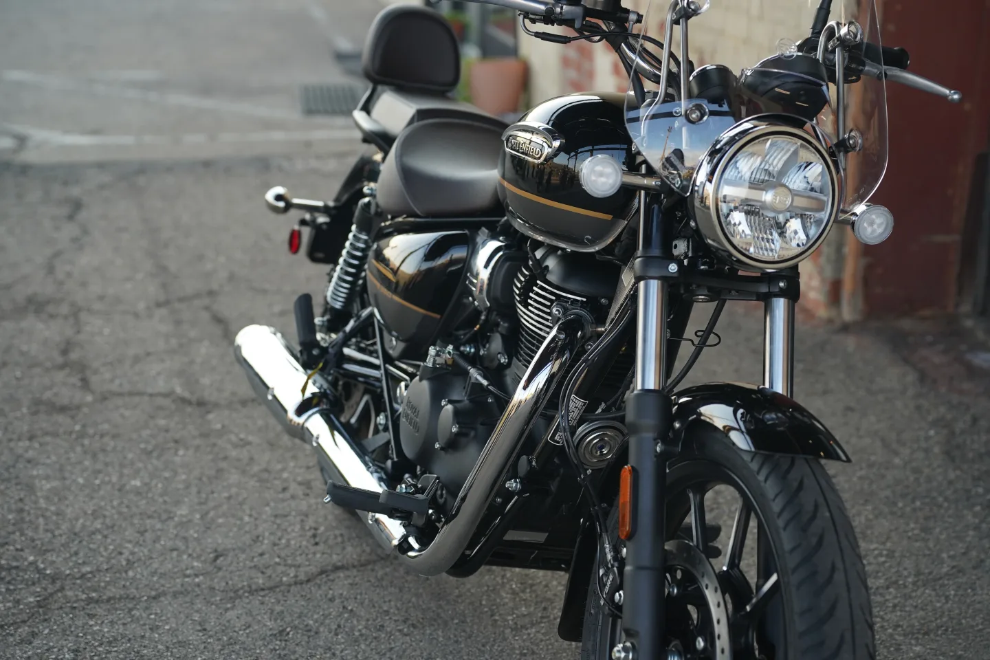 2027 Royal Enfield Meteor 350 - Supernova Black