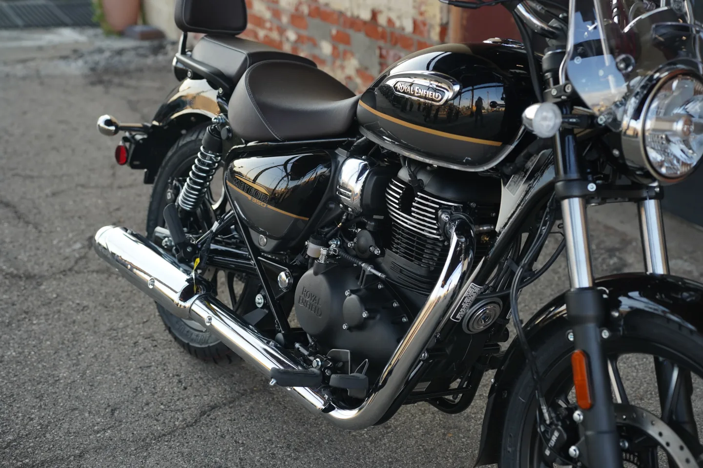 2027 Royal Enfield Meteor 350 - Supernova Black