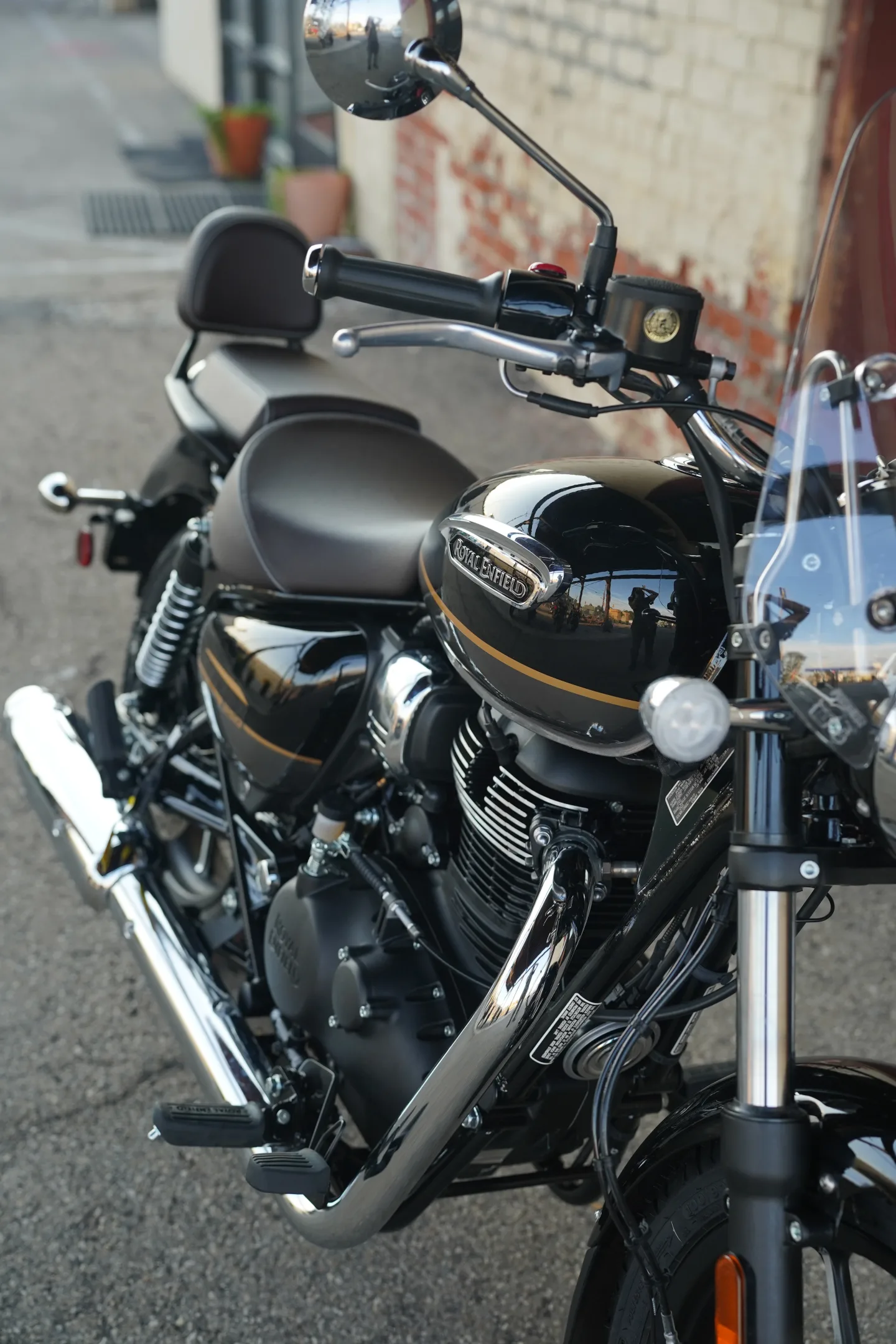 2027 Royal Enfield Meteor 350 - Supernova Black
