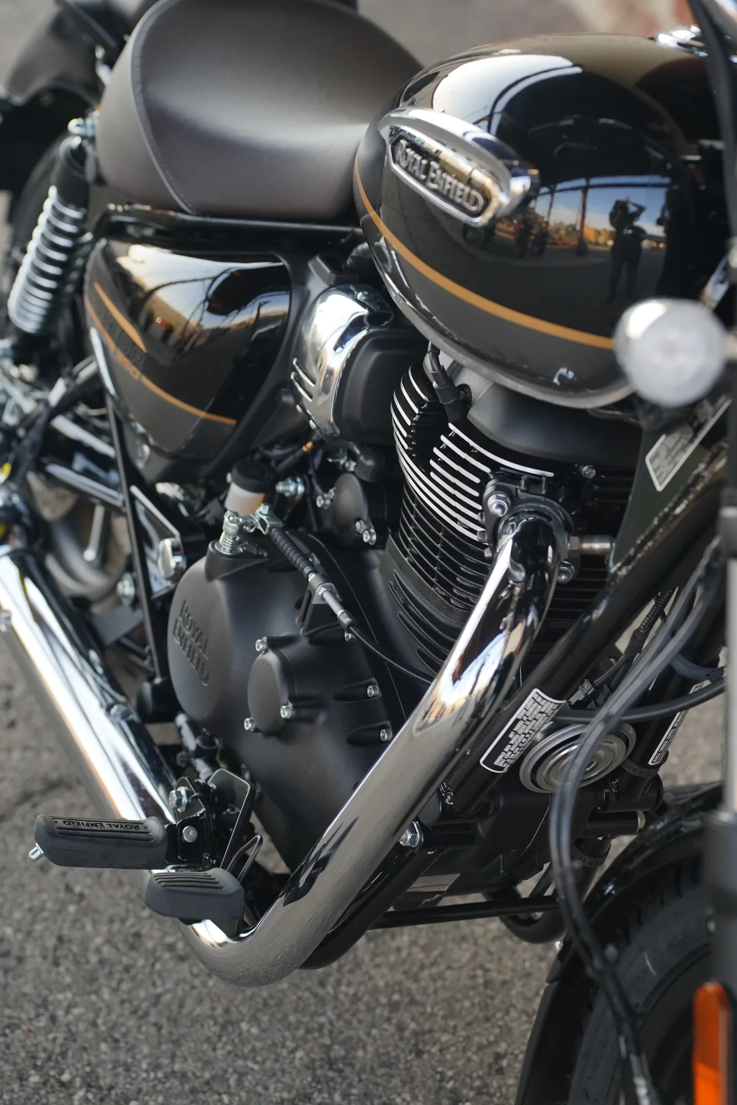 2027 Royal Enfield Meteor 350 - Supernova Black