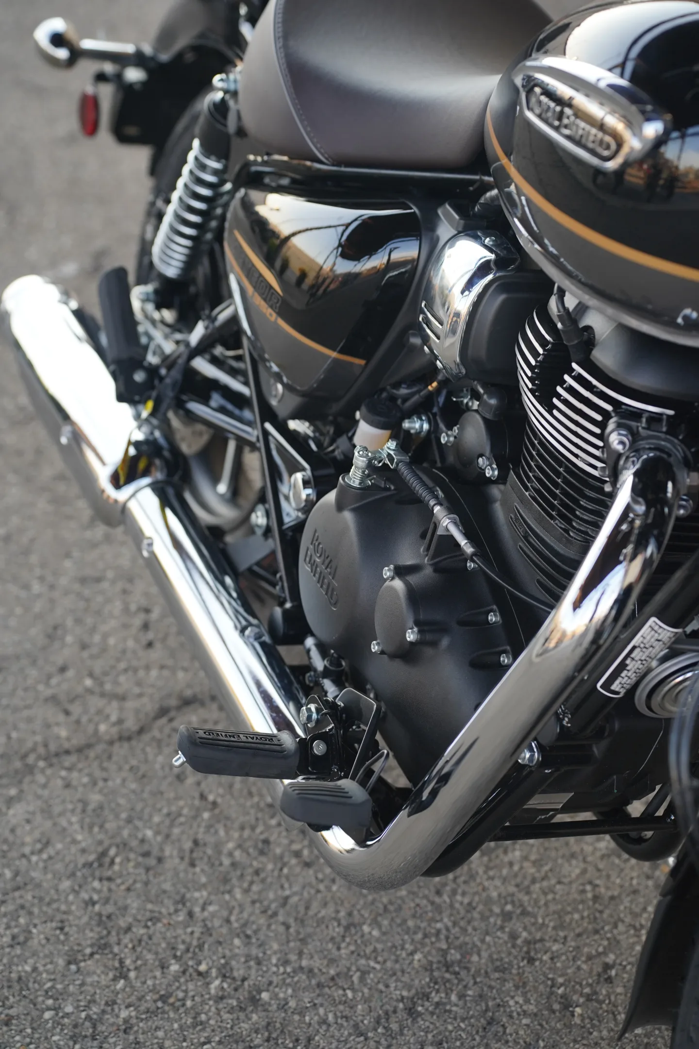 2027 Royal Enfield Meteor 350 - Supernova Black
