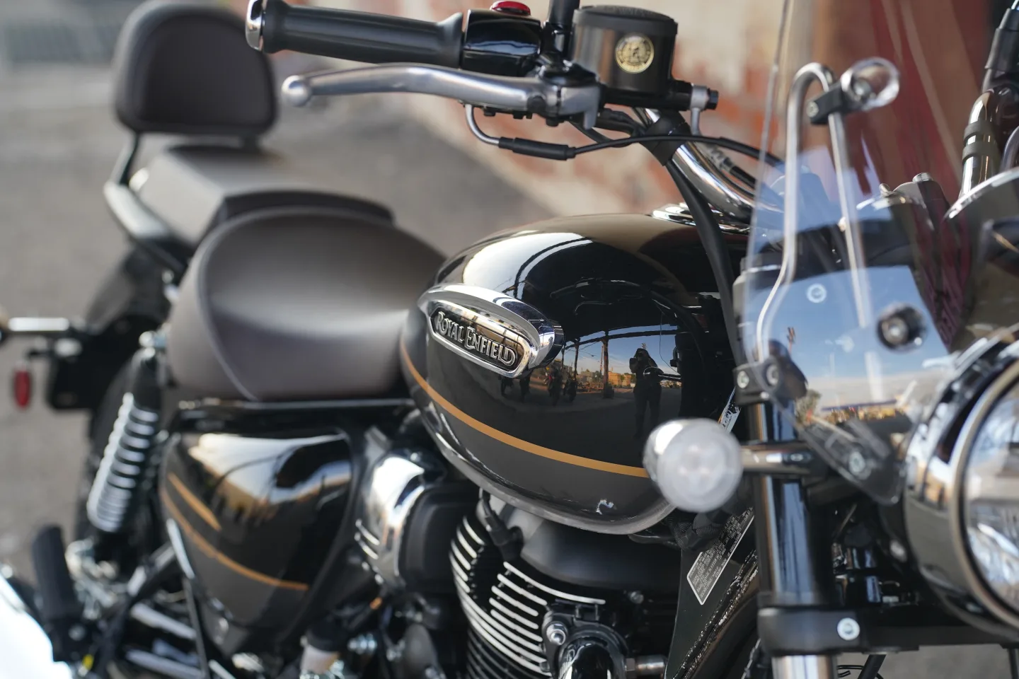 2027 Royal Enfield Meteor 350 - Supernova Black