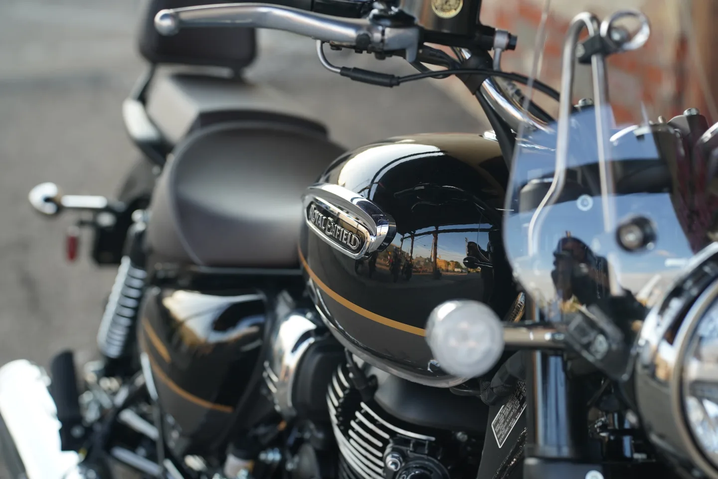 2027 Royal Enfield Meteor 350 - Supernova Black