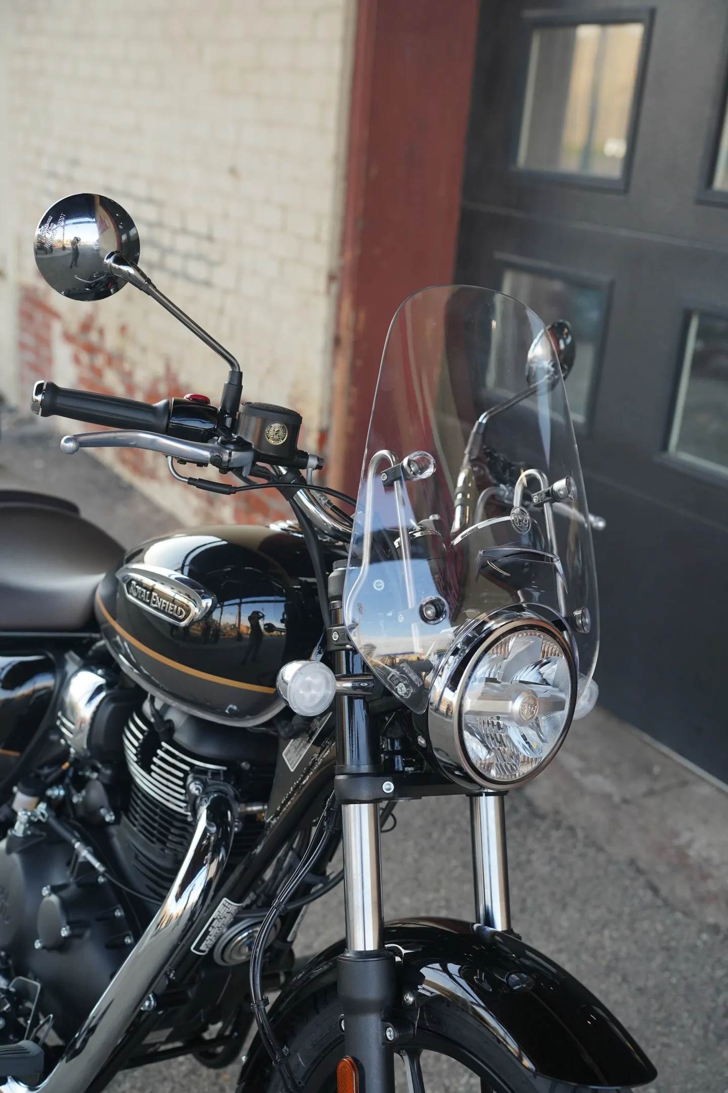 2027 Royal Enfield Meteor 350 - Supernova Black