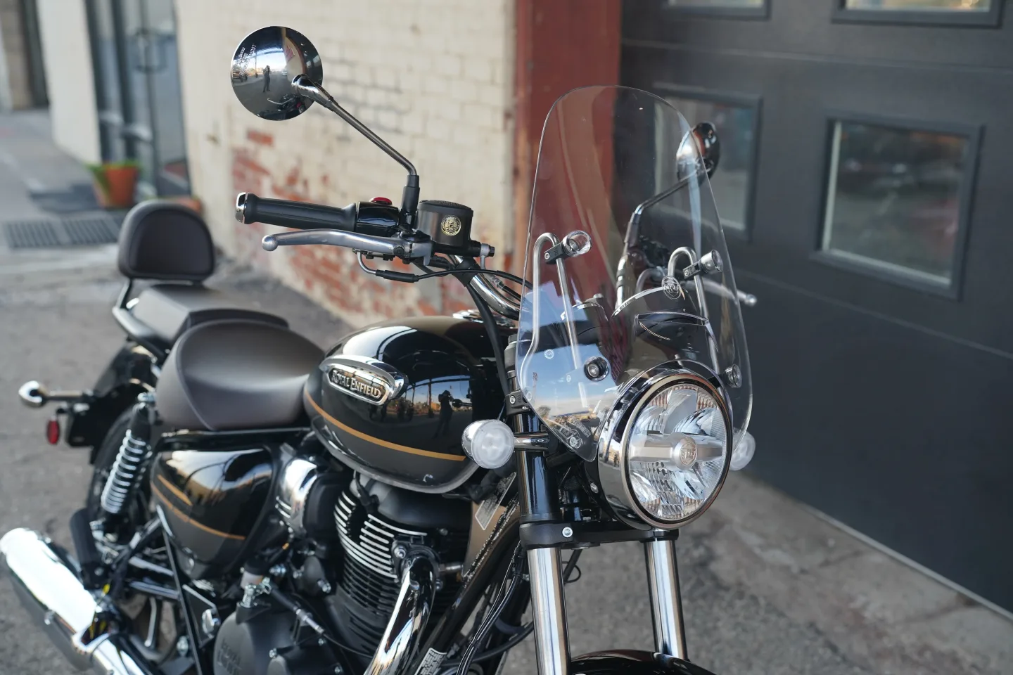 2027 Royal Enfield Meteor 350 - Supernova Black