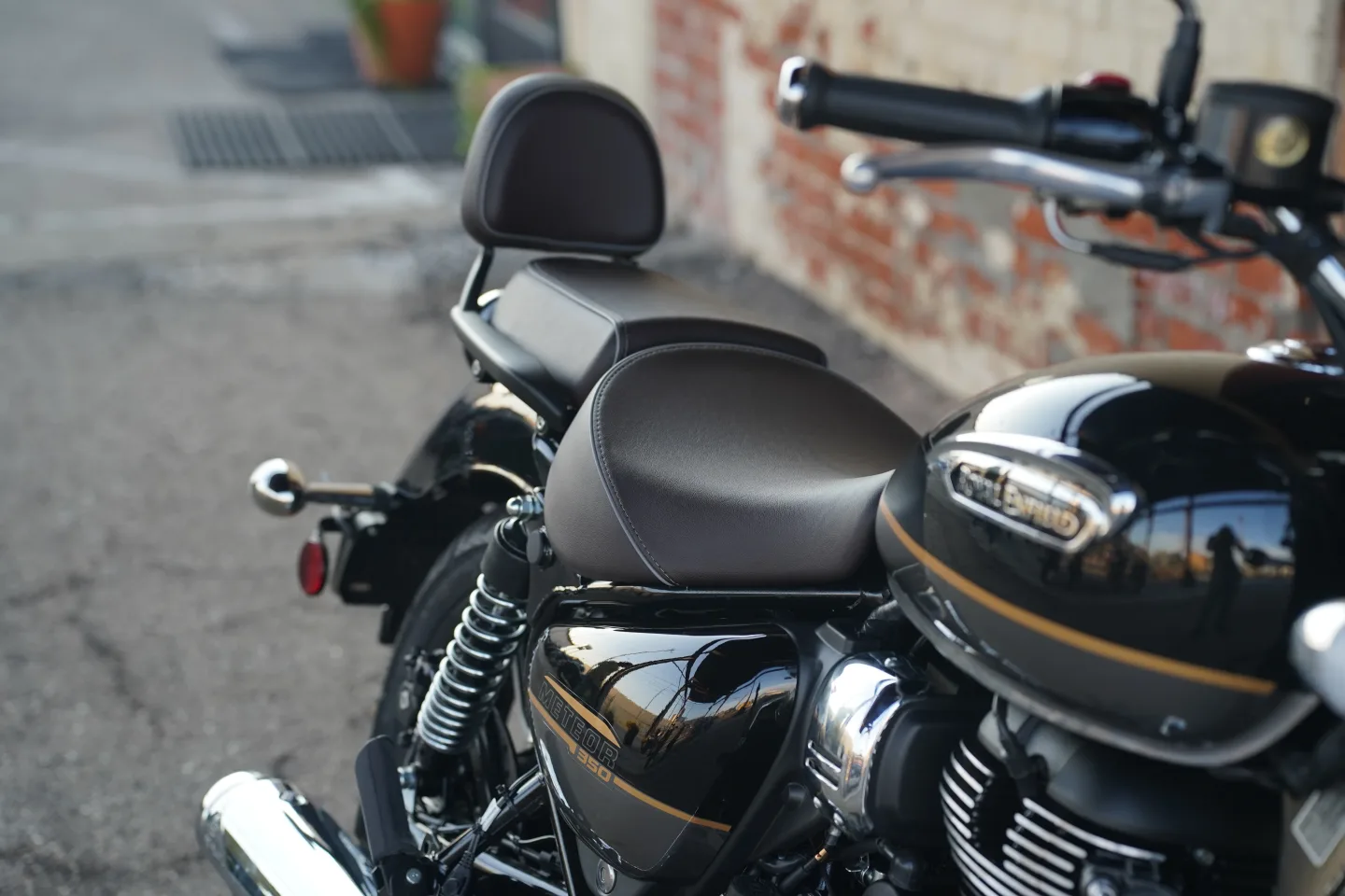 2027 Royal Enfield Meteor 350 - Supernova Black