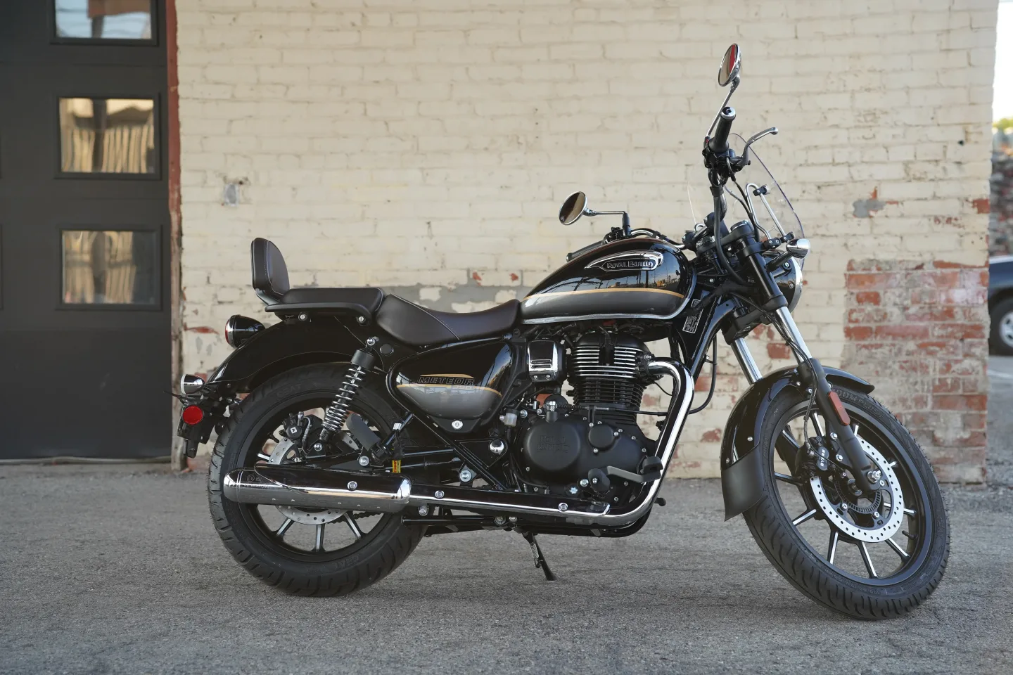 2027 Royal Enfield Meteor 350 - Supernova Black