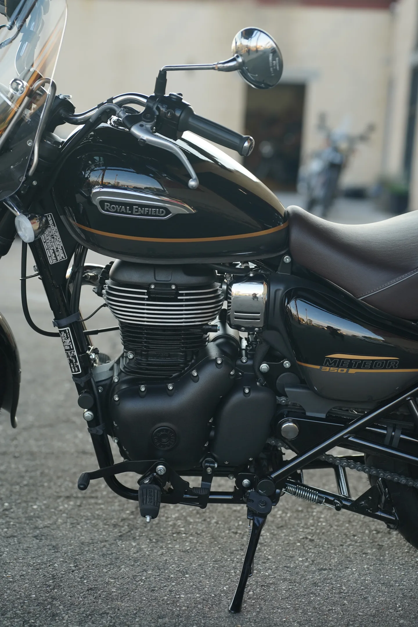 2027 Royal Enfield Meteor 350 - Supernova Black