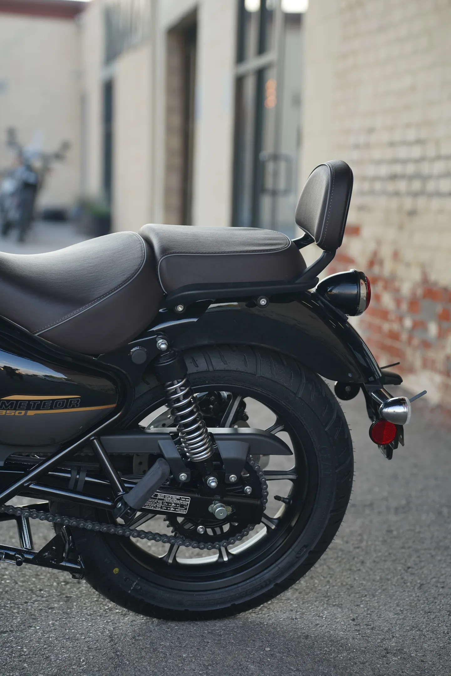 2027 Royal Enfield Meteor 350 - Supernova Black
