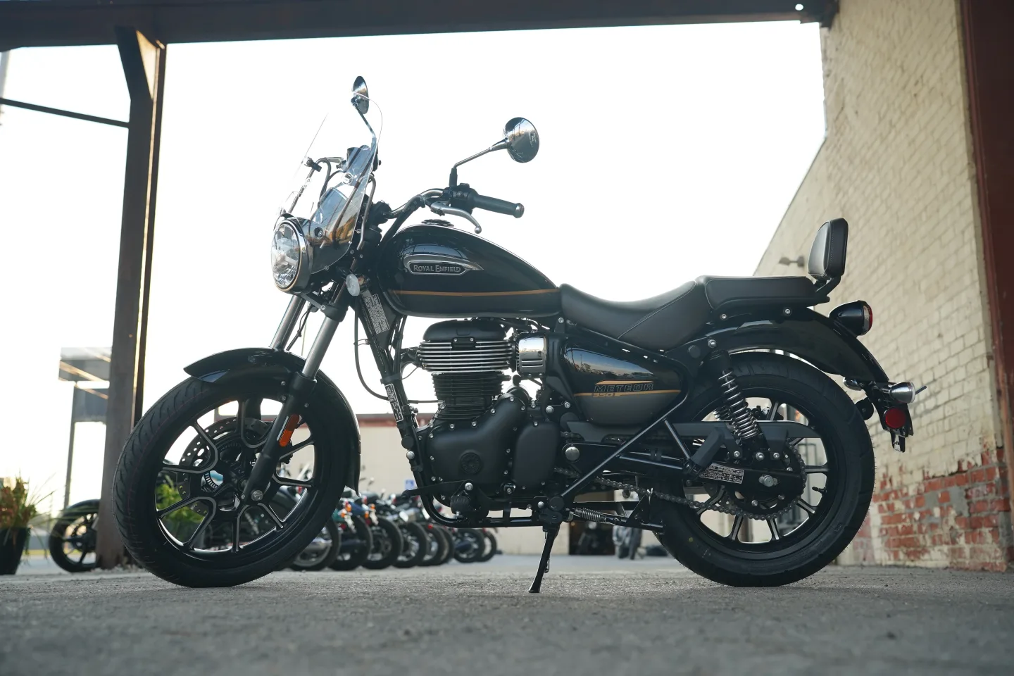 2027 Royal Enfield Meteor 350 - Supernova Black