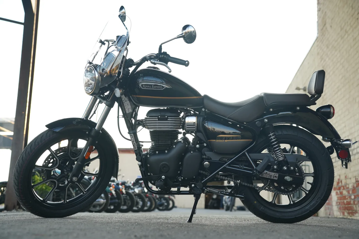 2027 Royal Enfield Meteor 350 - Supernova Black