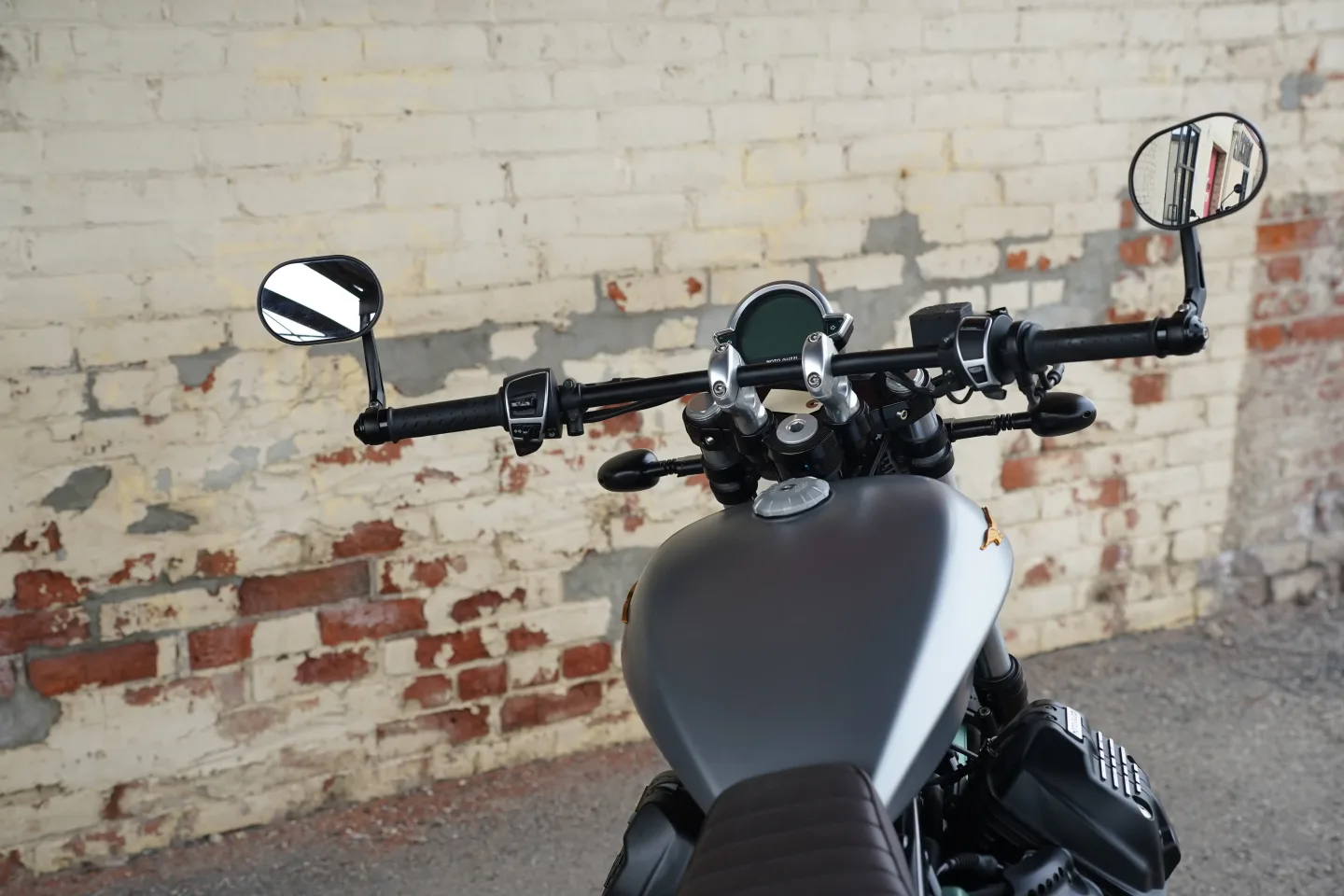 2021 Moto Guzzi V9 Bobber - Centenario