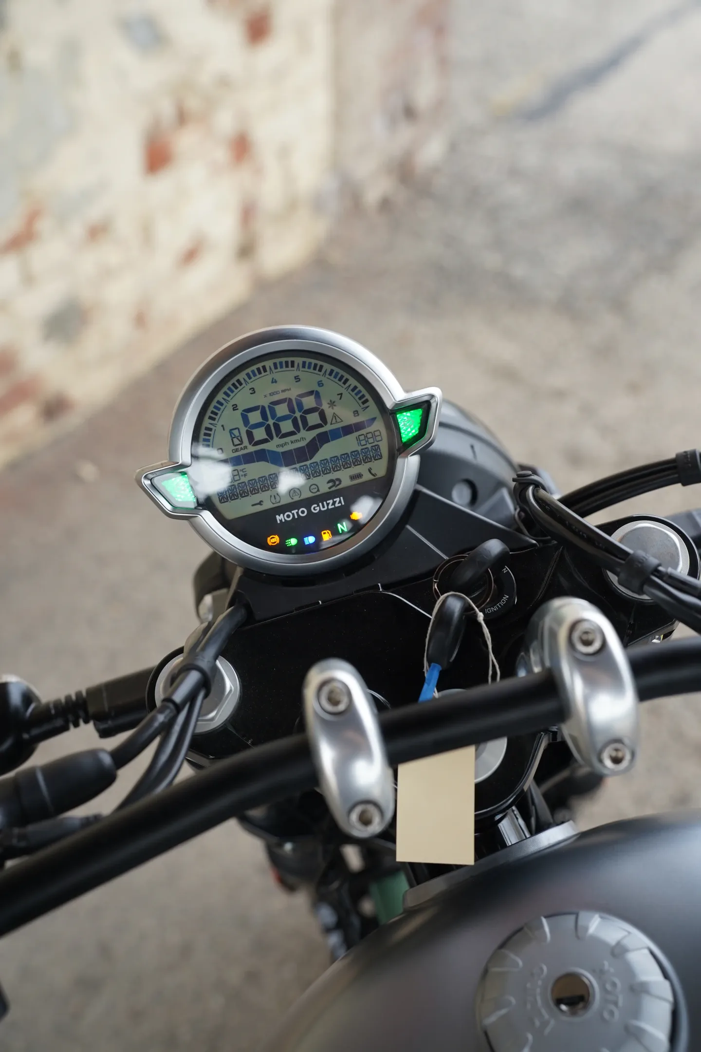2021 Moto Guzzi V9 Bobber - Centenario