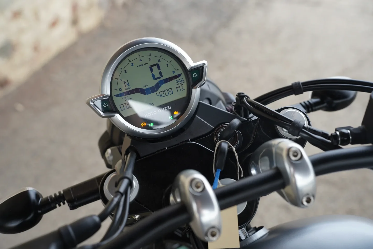 2021 Moto Guzzi V9 Bobber - Centenario